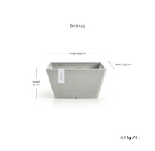 Blomkruka Berlin 25: längd 25,5 centimeter, djup 25,5 centimeter, höjd 13 centimeter, 0,8 kilogram, 6 liter.