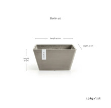 Ecopots Berlin 40 blomkruka, längd 41 centimeter, djup 41 centimeter, höjd 18 centimeter, volym 21 liter, vikt 1,9 kilogram.