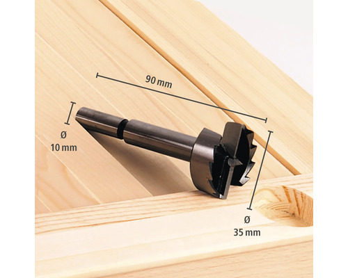 Forstnerborr på trä med mått: diameter 35 millimeter, skaftdiameter 10 millimeter, total längd 90 millimeter.