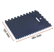 Plastspackel med tandning, 180 mm bred och 130 mm hög