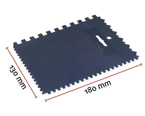 Plastspackel med tandning, 180 mm bred och 130 mm hög