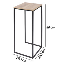 Piedestal med metallram och träskiva, höjd 80 centimeter, bredd 29,5 centimeter, djup 29,5 centimeter.