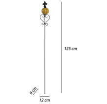 Trädgårdsstav i metall med gult ornament och lilja, 125 centimeter hög, 12 centimeter bred och 9 centimeter djup.
