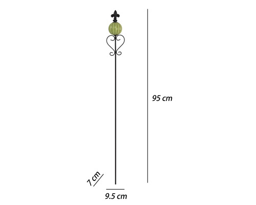 Svart trädgårdsstav i metall med grön glaskula, hjärta och liljaspets, höjd 95 centimeter, bredd 9,5 centimeter.