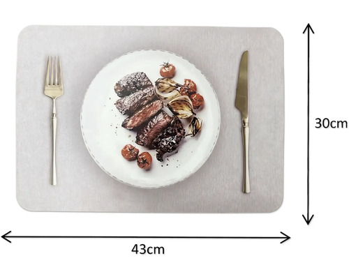 Bordstablett med motiv av en tallrik med kött och grönsaker, 43 centimeter gånger 30 centimeter.
