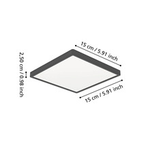 Fyrkantig LED-panel med mått: 15 centimeter längd, 15 centimeter bredd och 2,50 centimeter höjd.