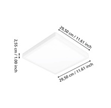 Kvadratisk LED-taklampa, mått 29,50 centimeter gånger 29,50 centimeter, höjd 2,55 centimeter.