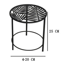 Rund blomsterpall i metall med blommönster, höjd 25 centimeter, diameter 20 centimeter