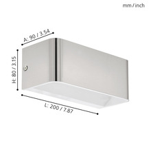 Mått på en silverfärgad vägglampa