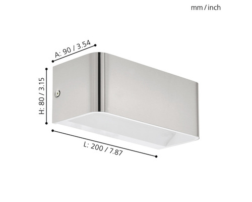 Mått på en silverfärgad vägglampa